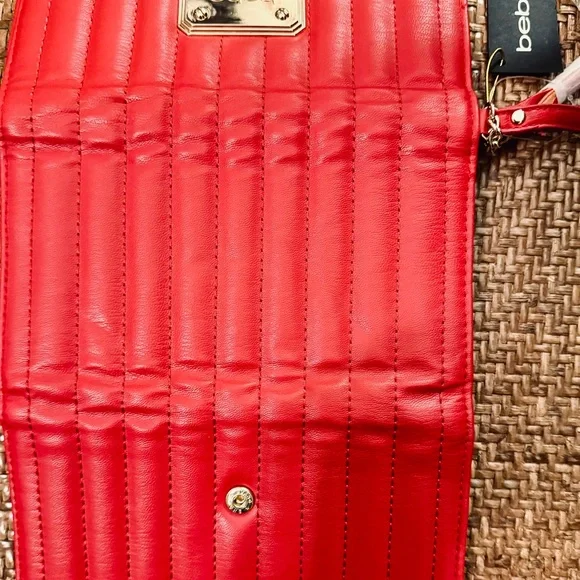 NWT bebe LOS ANGELES ROWAN TRIFOLD WRISTLET. - Picture 9 of 10